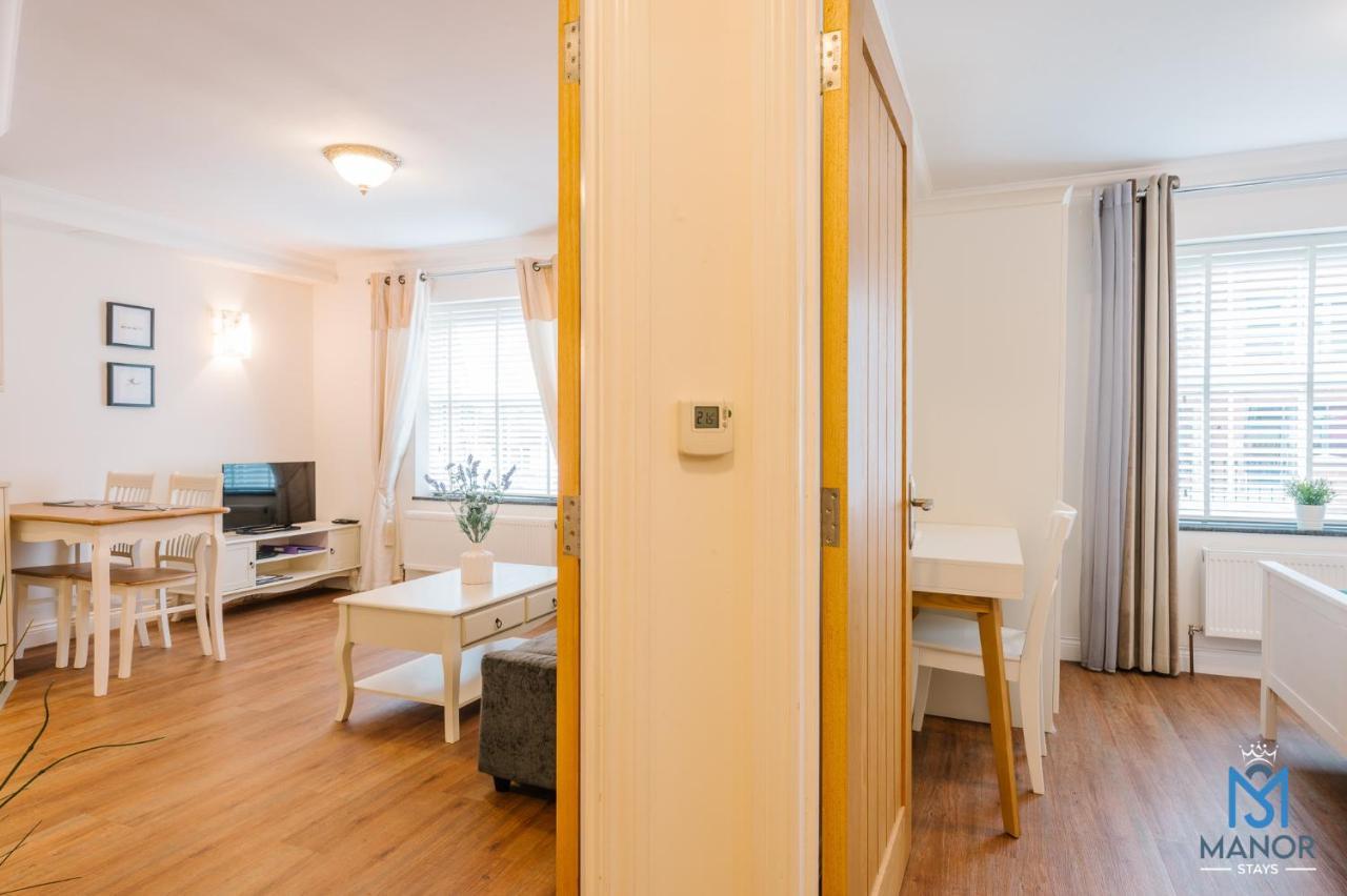 Charming Chic Appartment With 24Hr Parking 노샘프턴 외부 사진